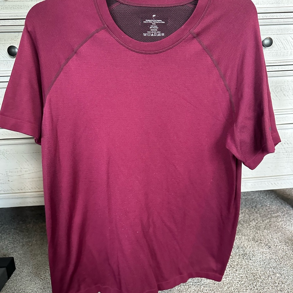 Fabletics Maroon Short Sleeve Tee